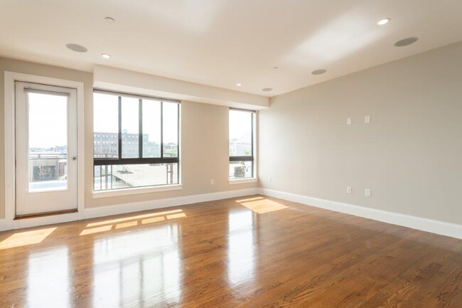 Building Photo - 339 D St