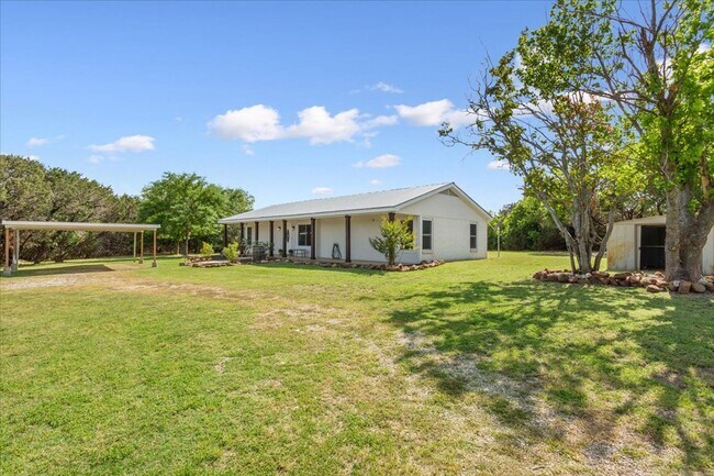 Building Photo - 7+ 3/2 home for lease in China Spring ISD