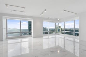 Building Photo - 1425 Brickell Ave