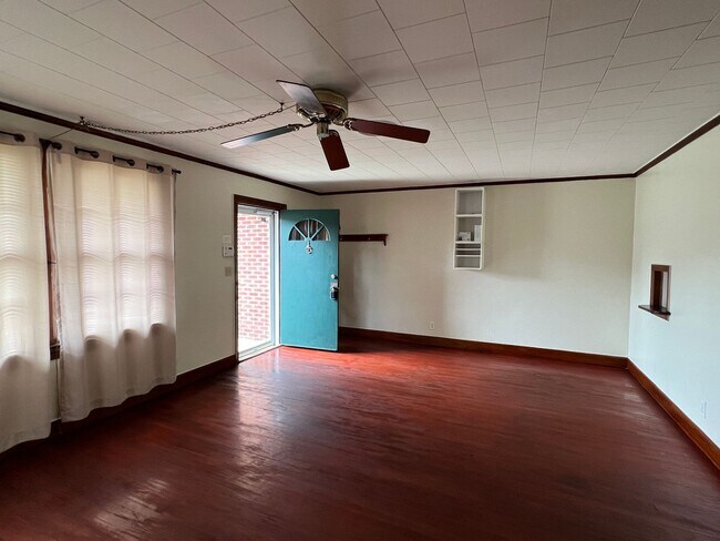 Building Photo - Charming West Pensacola Home