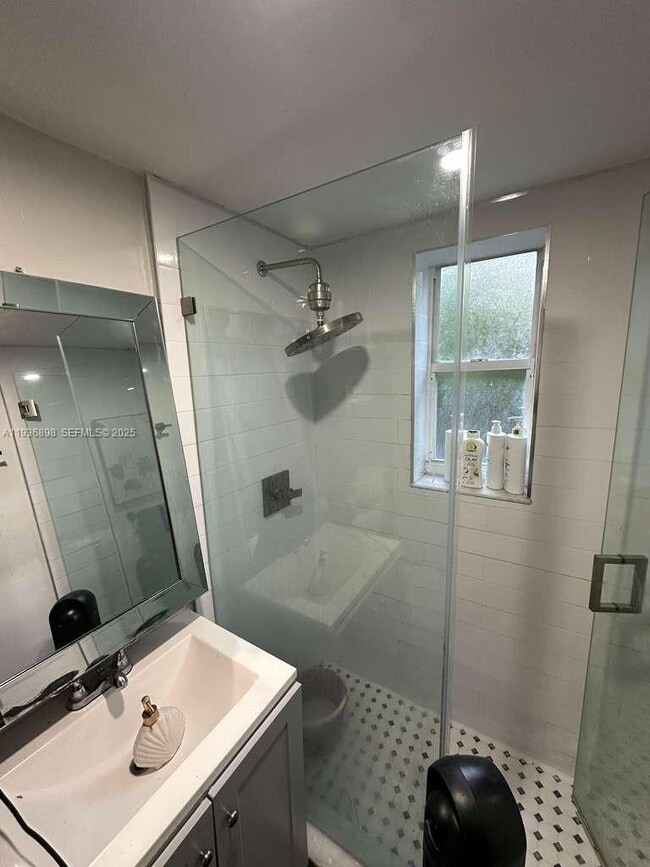 Foto del edificio - 10070 E Bay Harbor Dr