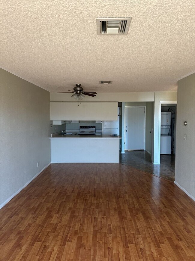 Foto del edificio - Unfurnished Full Time Apartment