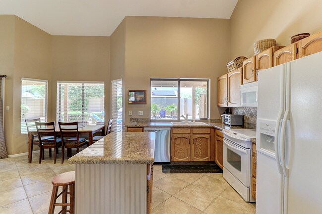Building Photo - 8894 E Sheena Dr