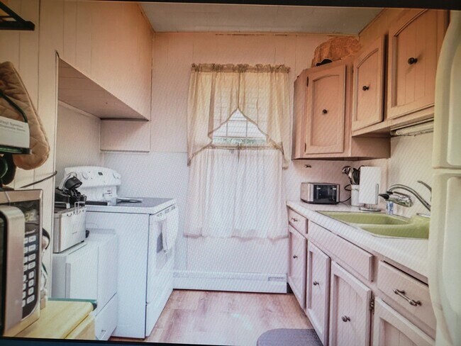 Kitchen - 1041 Park Ave