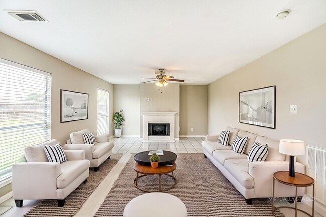 Building Photo - 518 Foxglove Dr