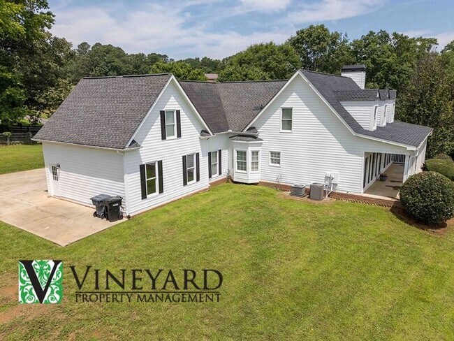 Building Photo - 255 Henson Way