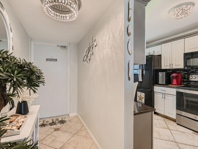 Building Photo - 9940 S Ocean Dr