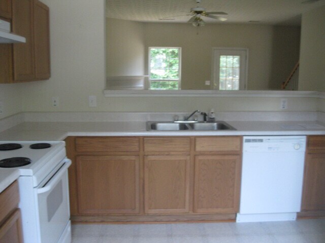 Foto del edificio - 1688 Camden Forrest Way