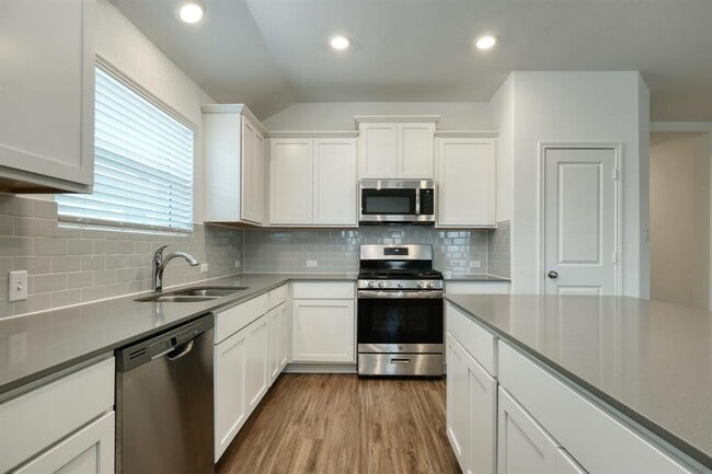 Building Photo - 200 Coventry Dr