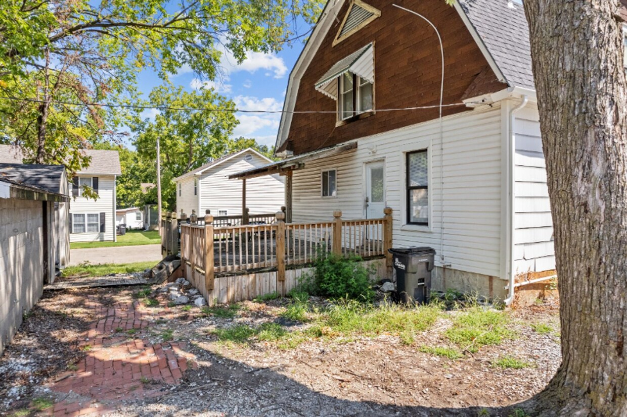 Primary Photo - 4BR/2BA - Close to shopping, campus, downt...