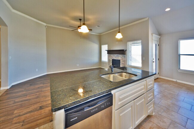 Building Photo - 625 Foss Dr