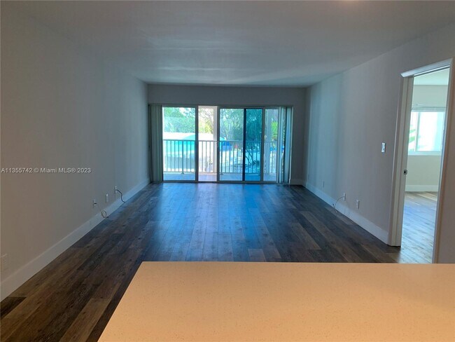 Building Photo - 120 Lakeview Dr