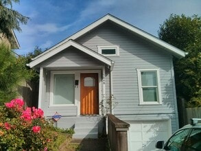 Building Photo - 2848 SW Adams St