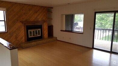 Building Photo - 525 Manhattan Dr