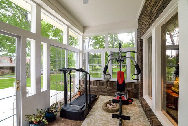 Building Photo - 1024 Benton Harbor Blvd