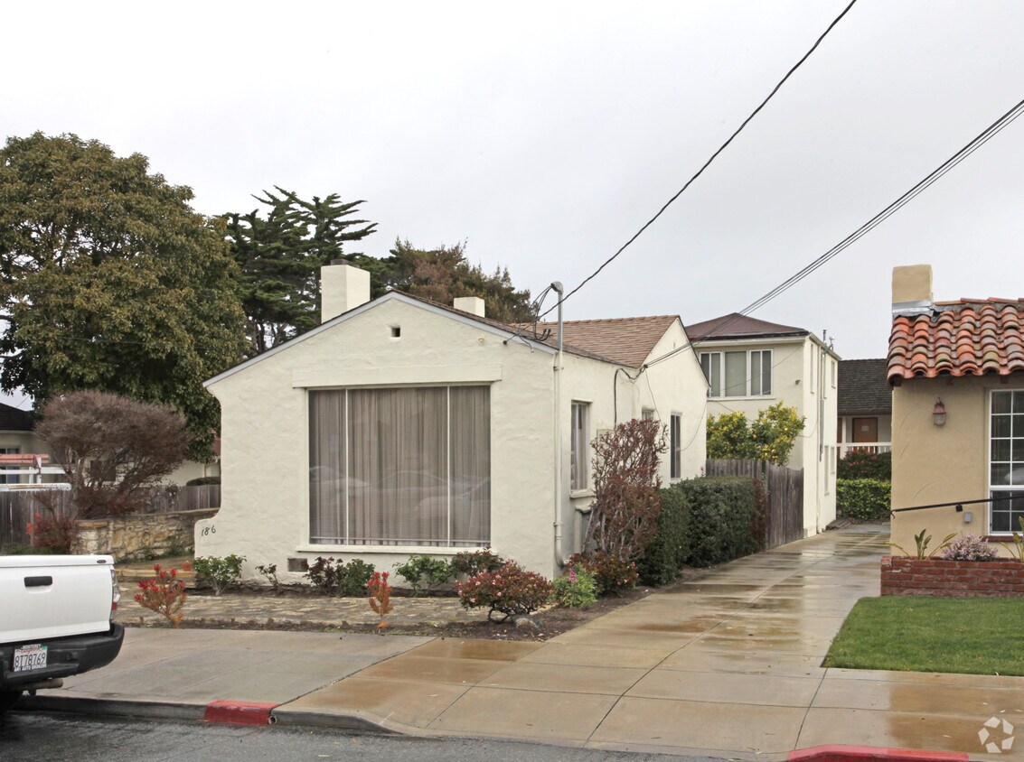 Building Photo - 186 Sargent Ct