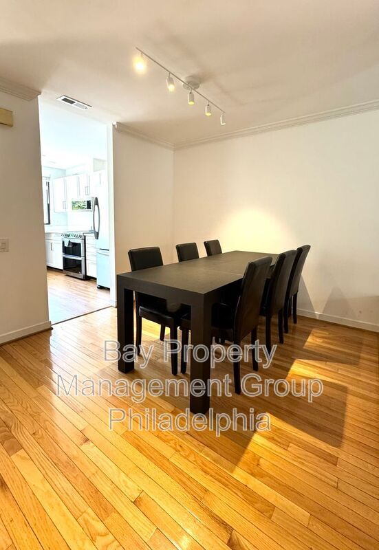 Building Photo - 834 N Newkirk St