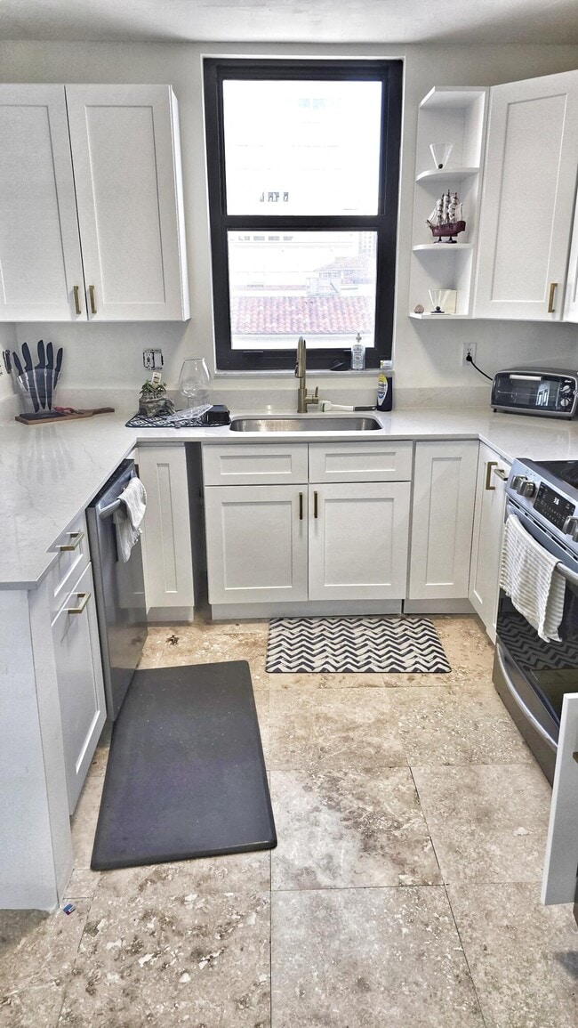 Foto del edificio - 651 Okeechobee Blvd