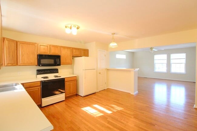 Foto del edificio - 351 Emerson Ln