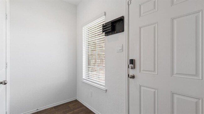 Building Photo - 14040 Thunder Pnes Dr