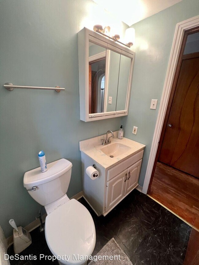 Building Photo - 3 br, 1.5 bath House - 506B McCoy Road
