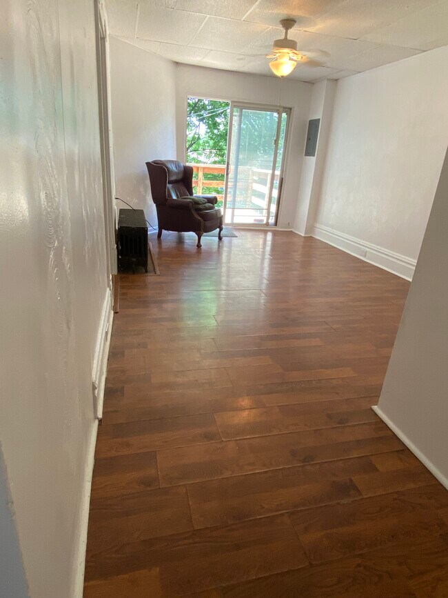 Livingroom - 153 Knox Ave
