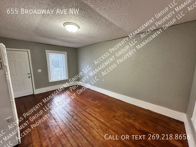 Foto del edificio - 655 Broadway Ave NW