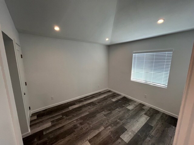 Foto del edificio - 22705 Burton St