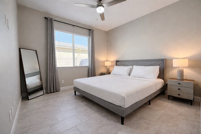 Foto del edificio - 2506 E Pleasant Ln