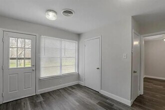 Building Photo - 128 Vandenburg Dr