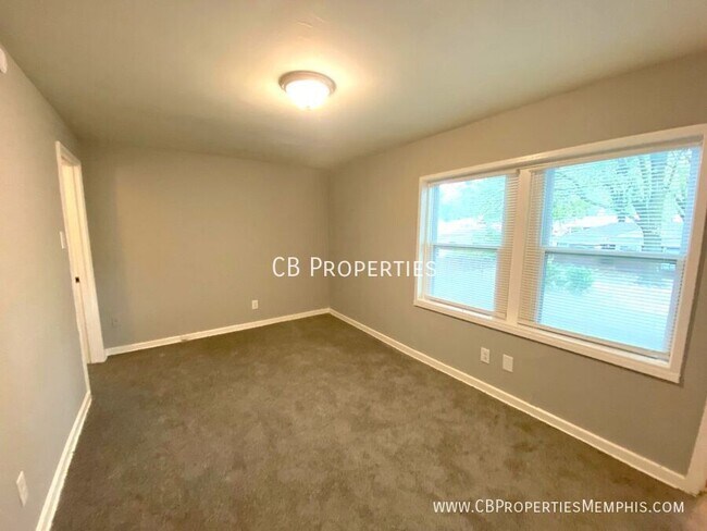 Building Photo - 1295 Foxcroft St