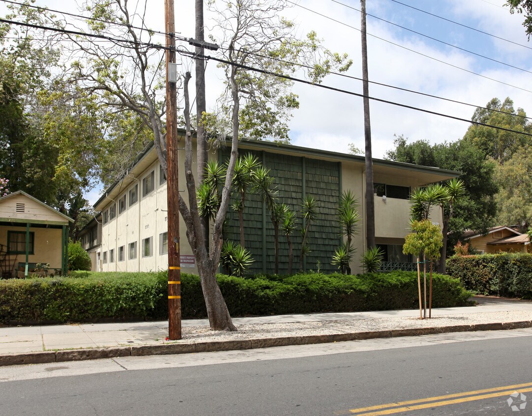 Building Photo - 246 W Alamar Ave