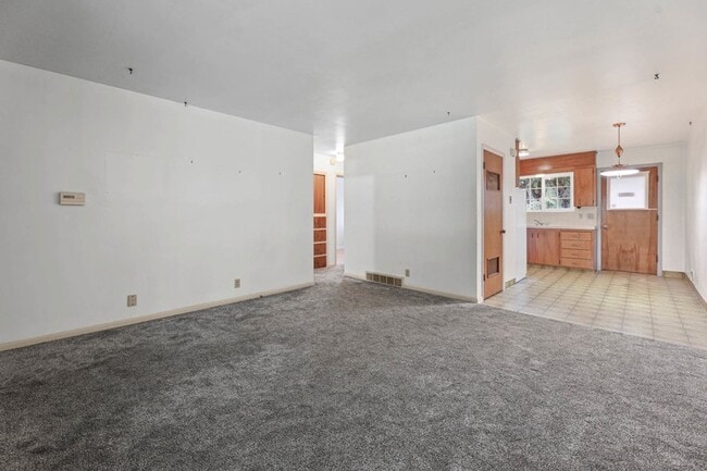 Building Photo - 881 4900 S