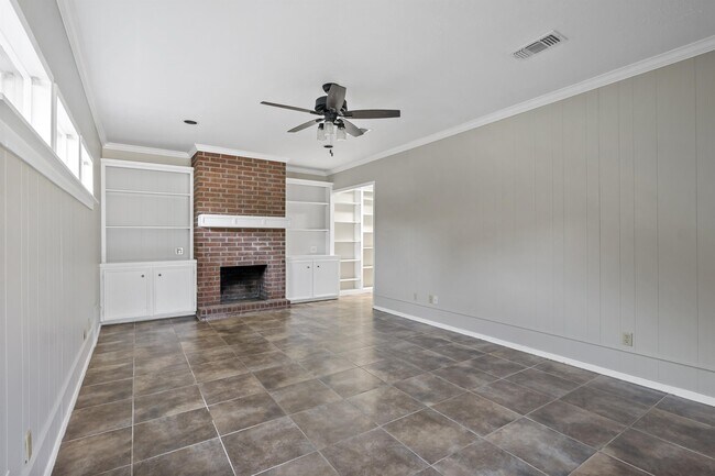 Building Photo - 2917 Broadmoor Dr