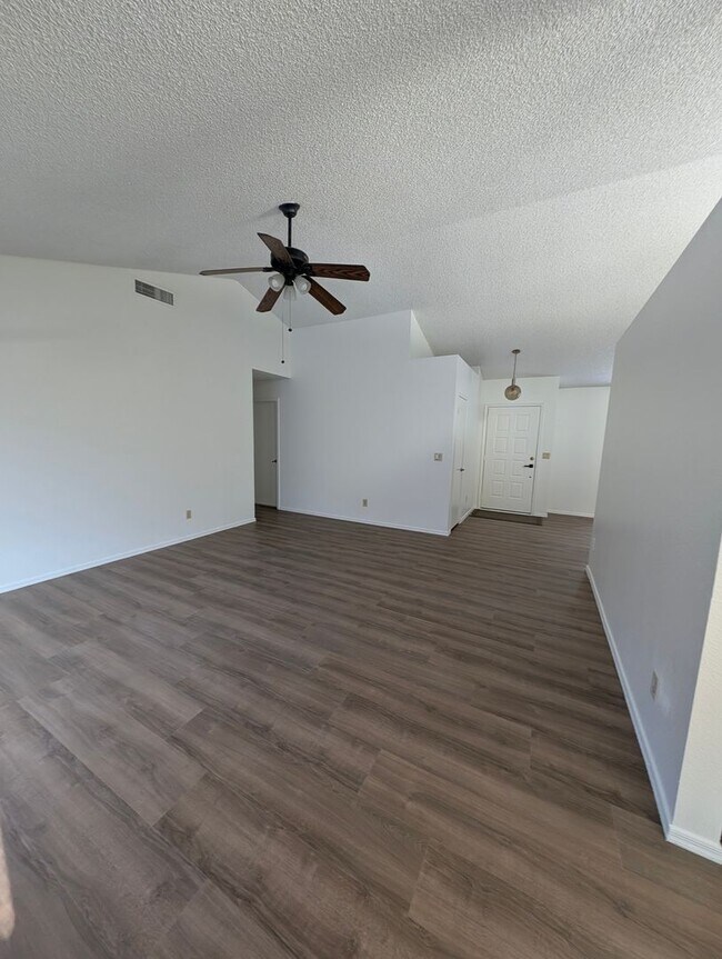 Foto del edificio - 3644 W Elgin St