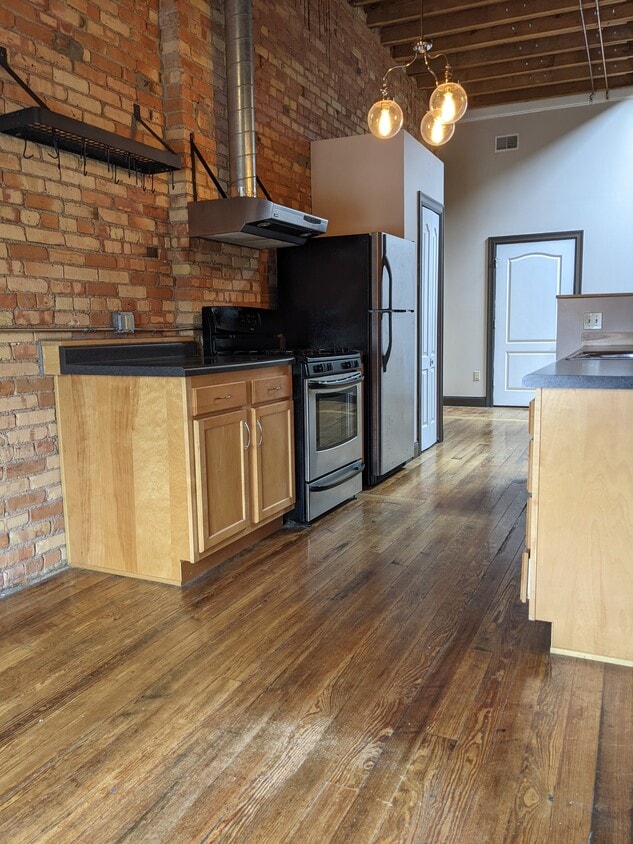 Kitchen - 1133 S Washington Ave
