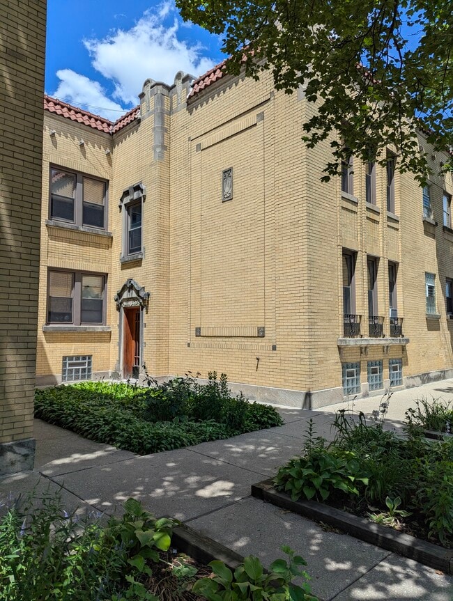 Building Photo - 3546 N Meade Ave