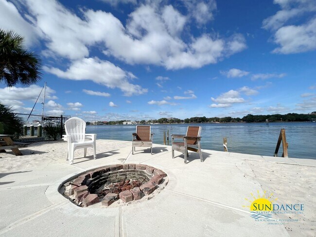 Building Photo - Waterfront 2 Bedroom Unit in Fort Walton Beach!