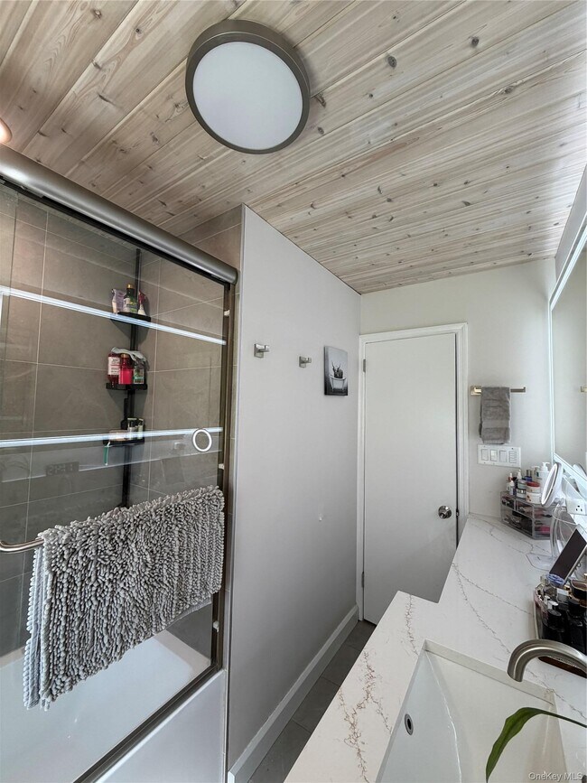 Foto del edificio - 135 Woolsey Ave