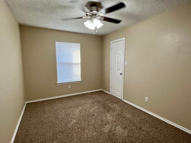 Foto del edificio - 6805 Millwood St