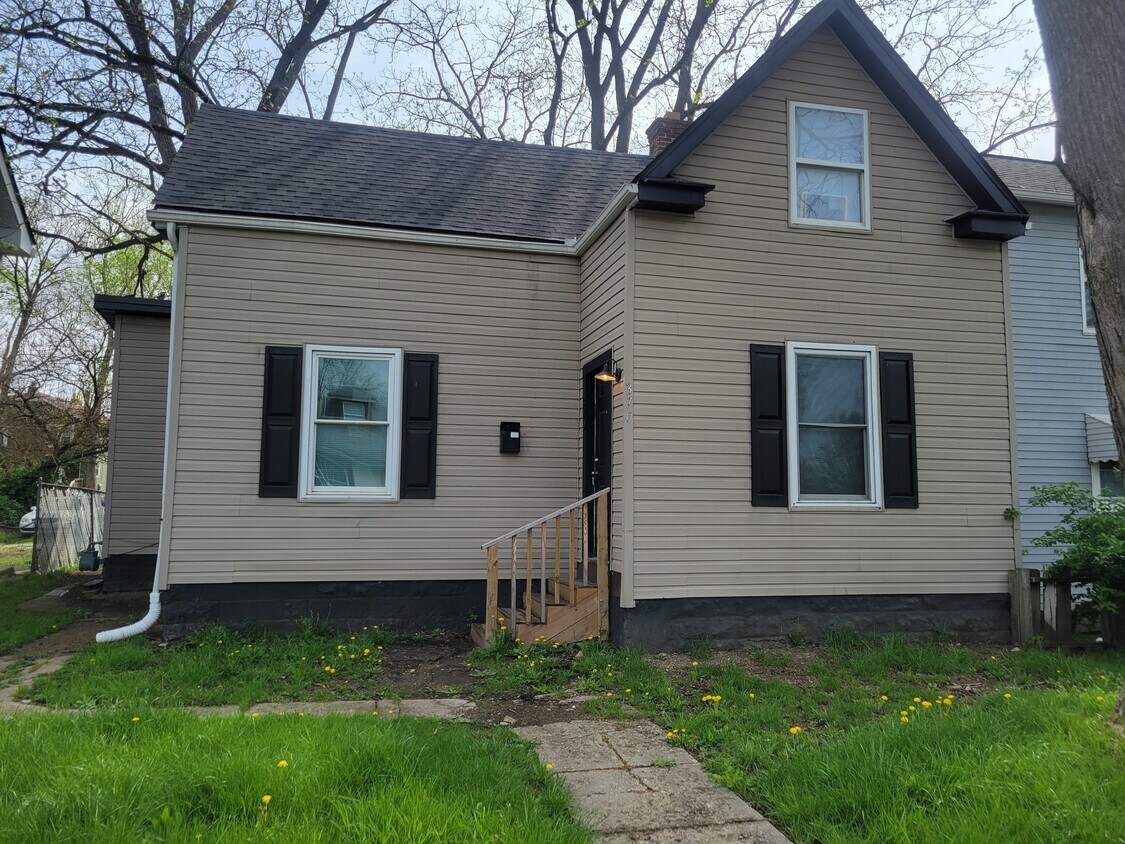Primary Photo - 370 Clarendon Ave