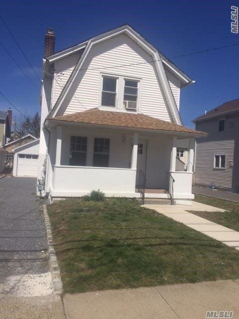 Primary Photo - 139 Bayview Ave