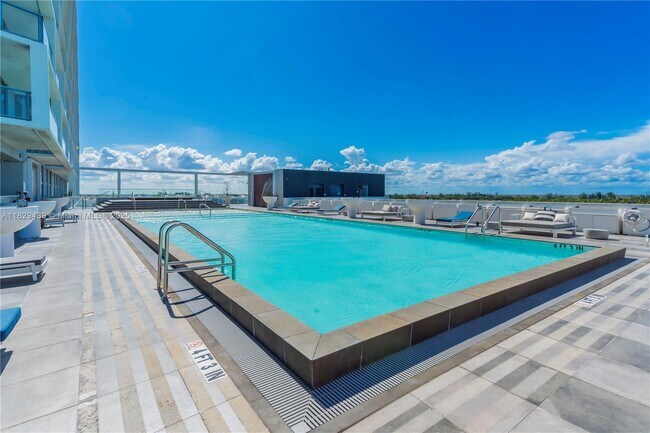 Building Photo - 2000 Metropica Wy