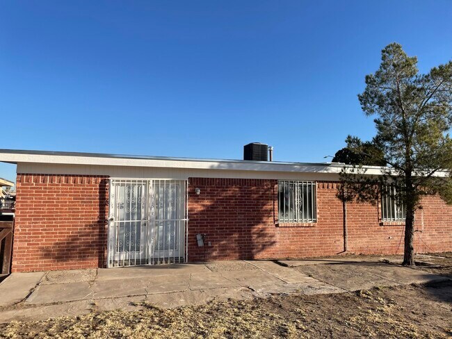 Building Photo - 8572 San Miguel Dr