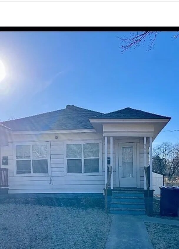Foto principal - 906 N Beard Ave