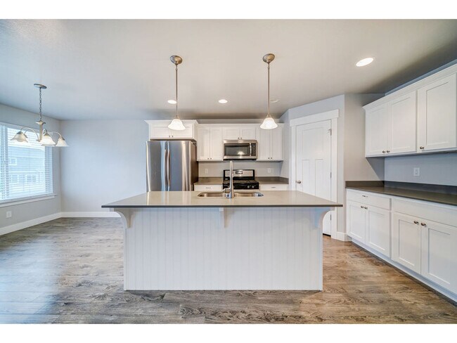 Foto del edificio - 629 Fall Creek Dr