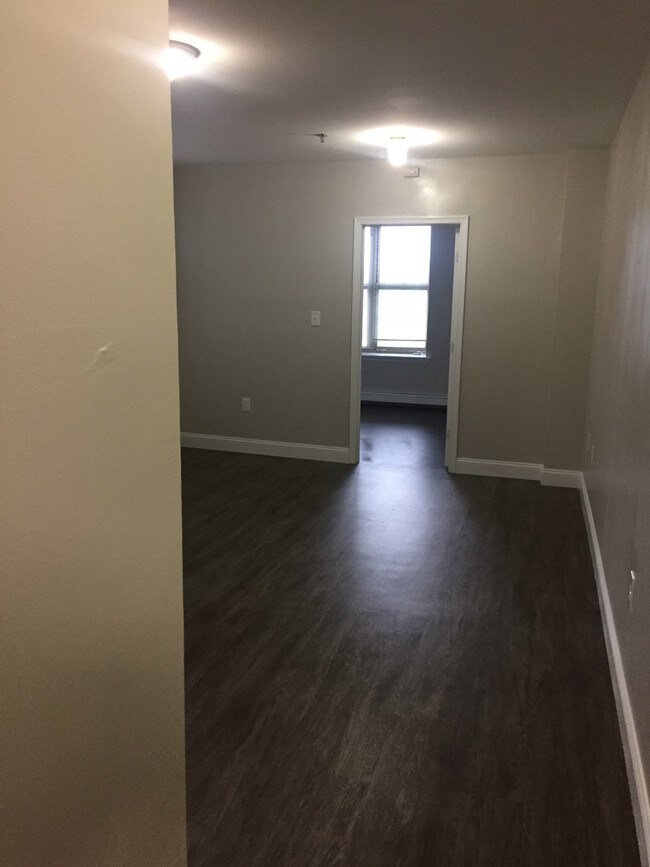 Foto del edificio - 533 E 2nd Ave