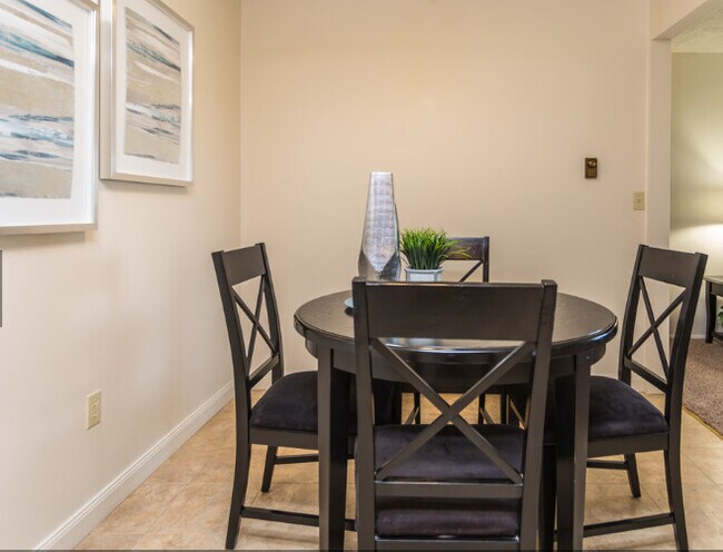 comedor de un dormitorio - Little Acres Apartments & Townhomes