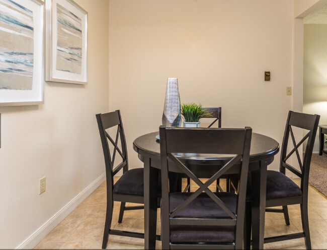 one bedroom dining room - Little Acres Apartments & Townhomes