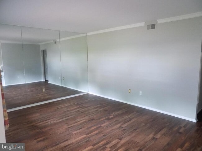 Building Photo - 702 Towne Center Dr